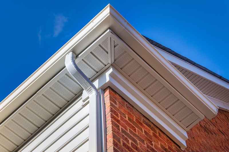 choosing seamless gutters