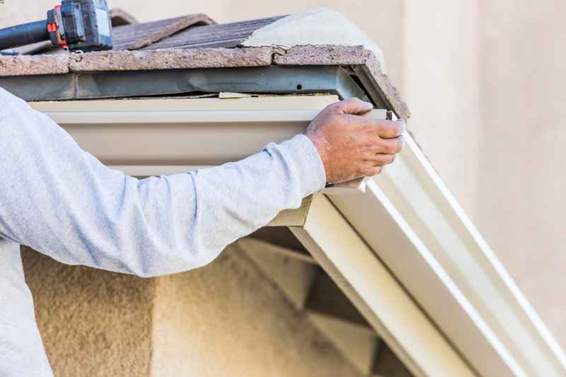 benefits of seamless gutters, choosing seamless gutters